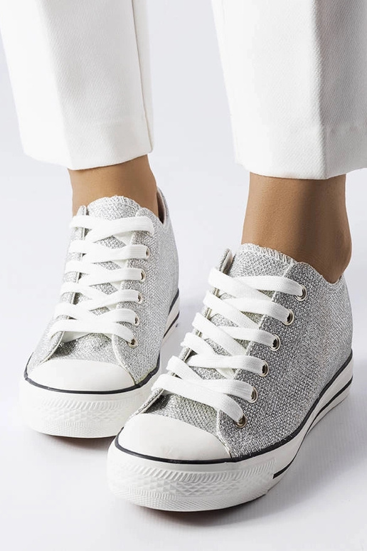 Zapatillas plateadas brillantes con... Zapatillas plateadas brillantes con...
