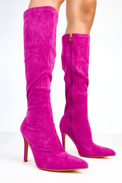 Botines altos de tacón violetas hasta... Botines altos de tacón violetas hasta...