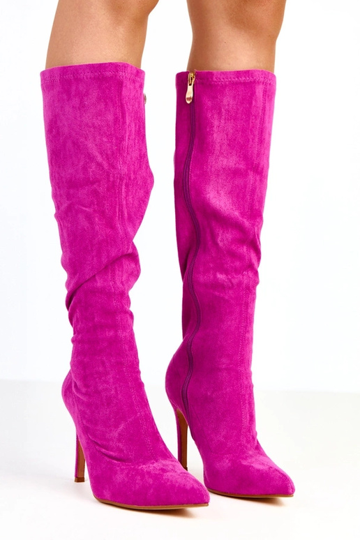 Botines altos de tacón violetas hasta... Botines altos de tacón violetas hasta...