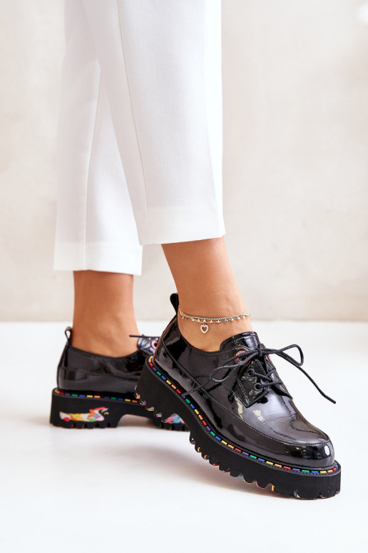 con efecto barniz zapatos Femenino con cordones Artiker 55C0497 de color negro