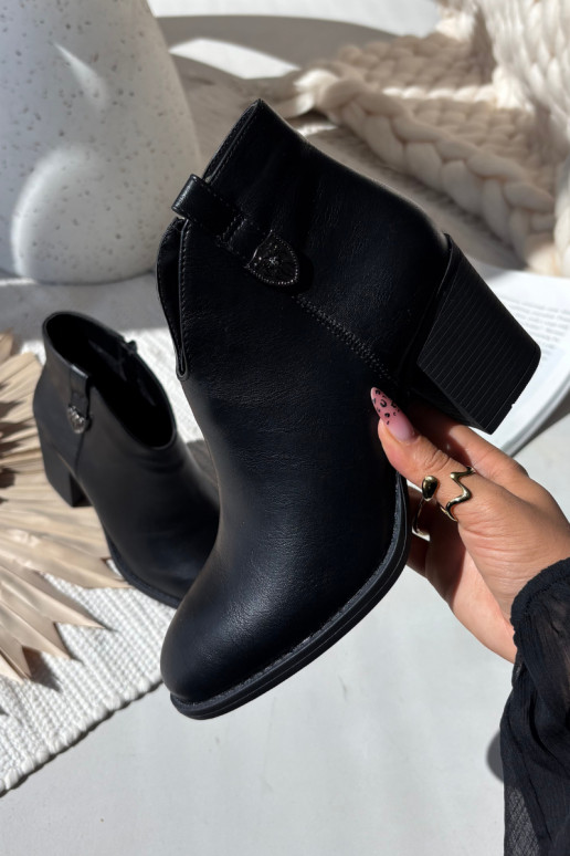 Botines femeninos acolchados de eco piel en color negro Talienne Botines femeninos acolchados de eco piel en color negro Talienne