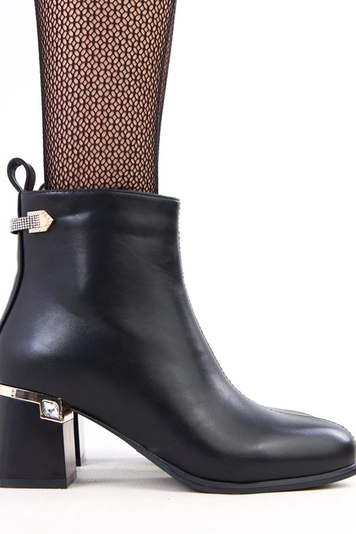 Botines negros con elegante...