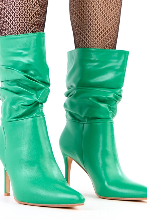 Botines verdes de tacón alto con caña... Botines verdes de tacón alto con caña...