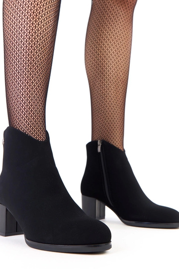Botines negros con sutil adorno de eco piel Angelo 2