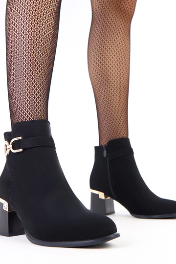 Botines negros elegantes con adornos de eco piel mate Kaletto