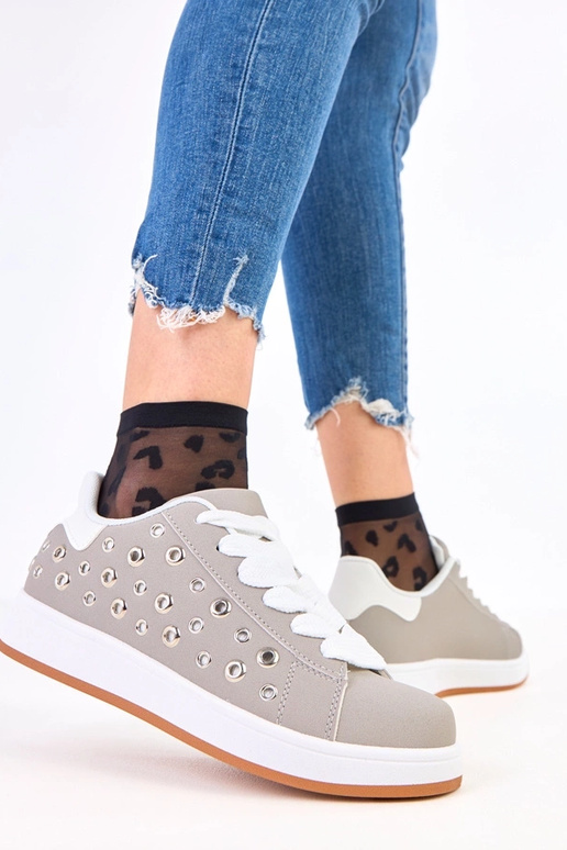 Zapatillas deportivas grises sobre...