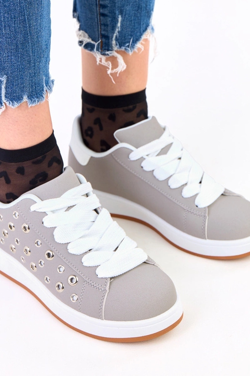 Zapatillas deportivas grises sobre...