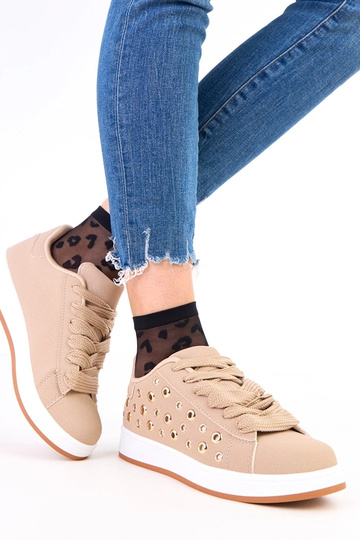 Zapatillas deportivas marrones sobre plataforma con tachuelas Adelis