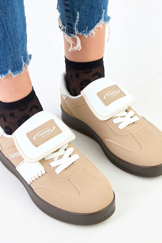 Zapatillas deportivas marrones sobre...