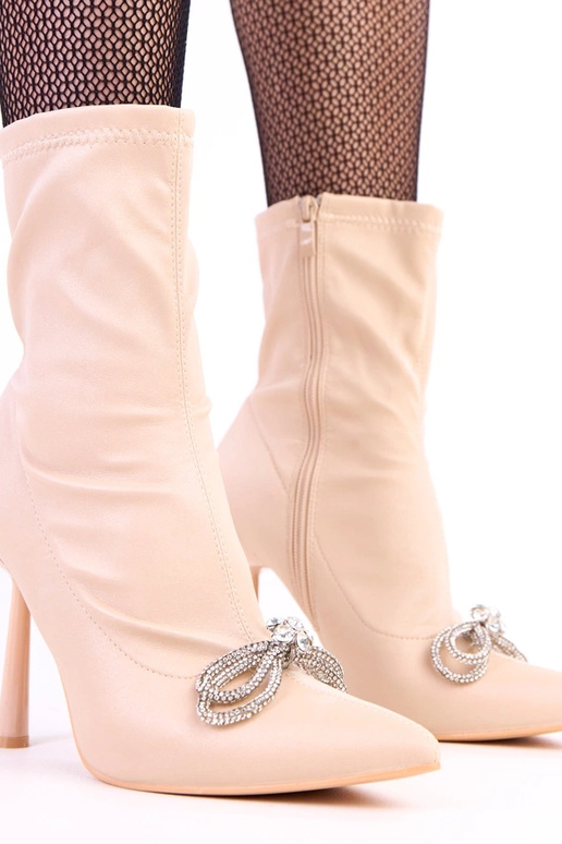 Botines de satén color arena con lazo...