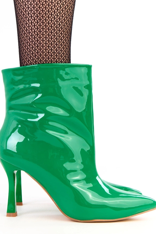 Botines de charol verdes con tacón...