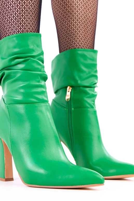 Botines verdes con tacones gruesos y...