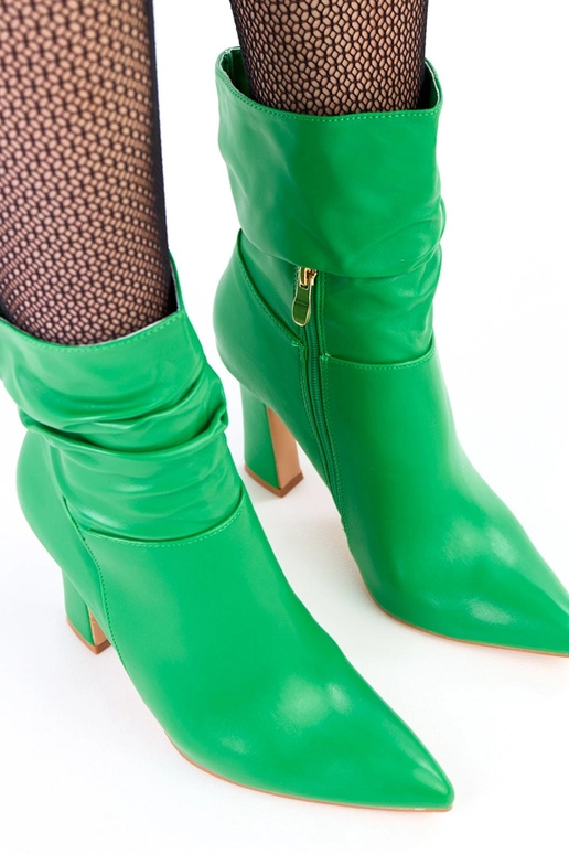 Botines verdes con tacones gruesos y...