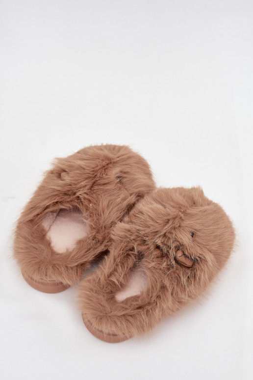 con un abrigo de piel Kapice Femenino Kapibary de color caqui Pravelle