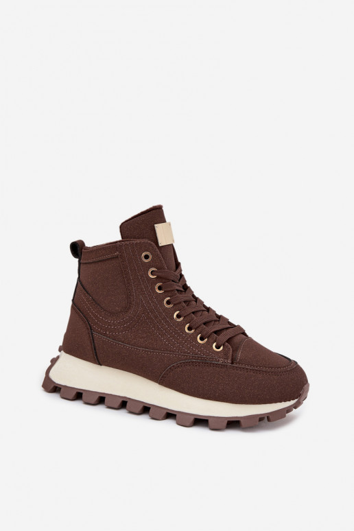 calentamiento zapatos Femenino con una plataforma color marrón Tiene querivira