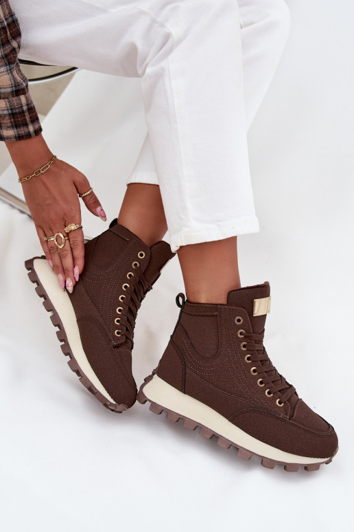 calentamiento zapatos Femenino con una plataforma color marrón Tiene querivira