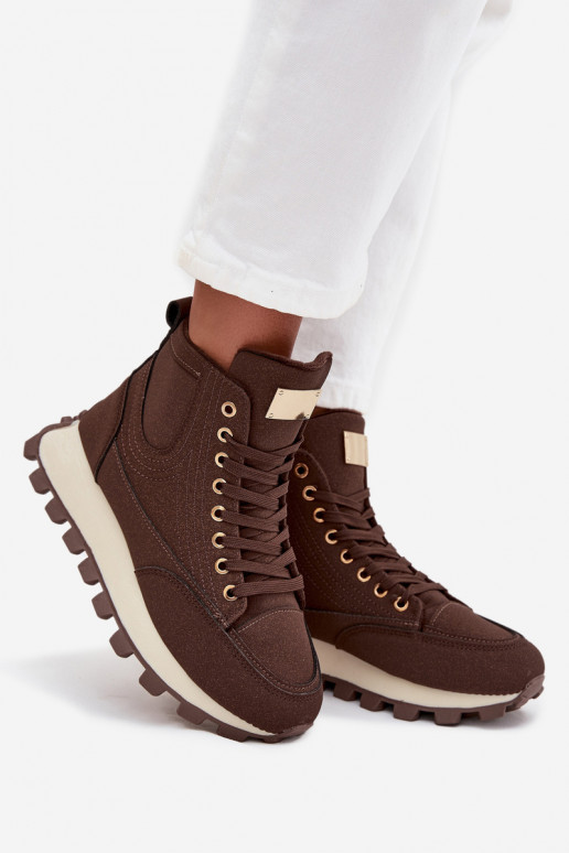 calentamiento zapatos Femenino con una plataforma color marrón Tiene querivira