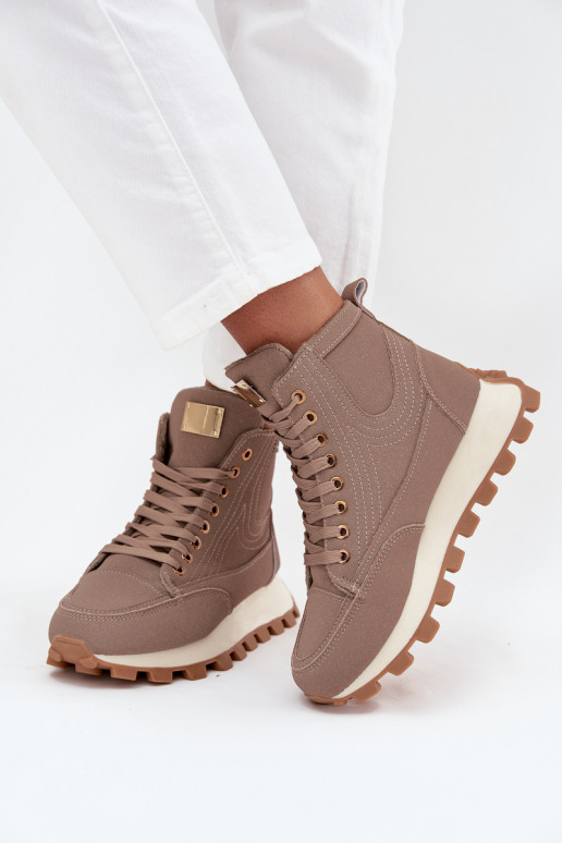 calentamiento zapatos Femenino con una plataforma beige Tiene querivira calentamiento zapatos Femenino con una plataforma beige Tiene querivira