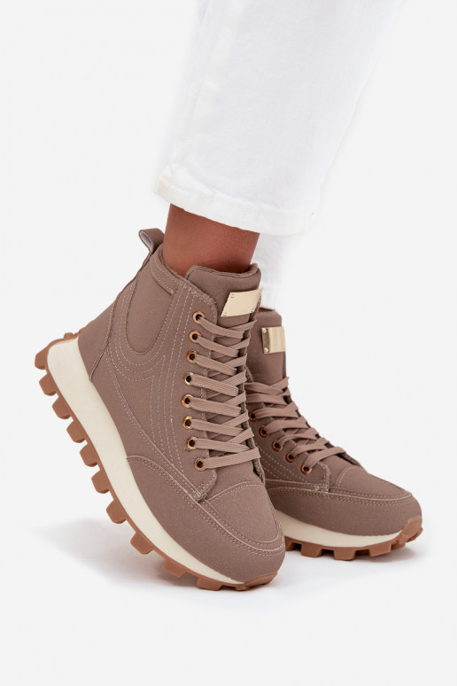 calentamiento zapatos Femenino con una plataforma beige Tiene querivira calentamiento zapatos Femenino con una plataforma beige Tiene querivira