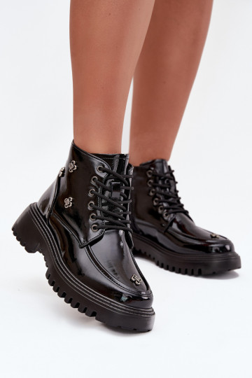 Piel calentamiento Botas de mujer con hermosos detalles con efecto barniz Artiker 57C0345 de color negro 2