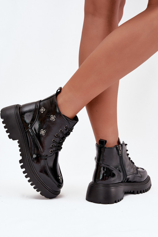 Piel calentamiento Botas de mujer con hermosos detalles con efecto barniz Artiker 57C0345 de color negro