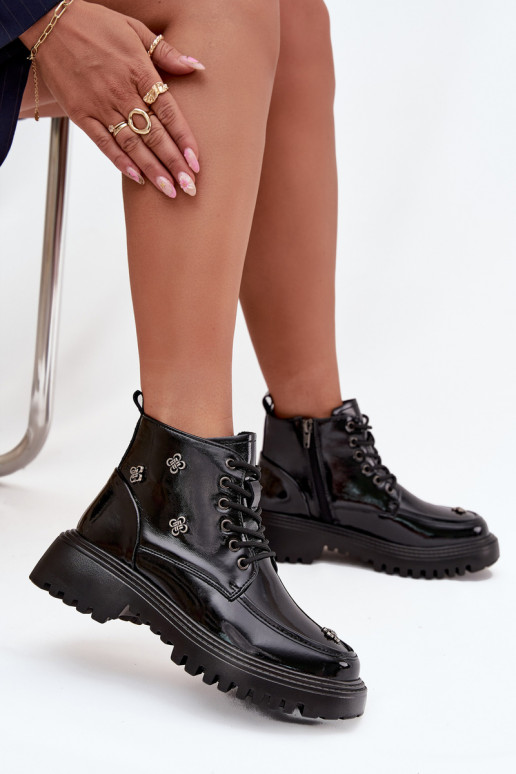 Piel calentamiento Botas de mujer con hermosos detalles con efecto barniz Artiker 57C0345 de color negro