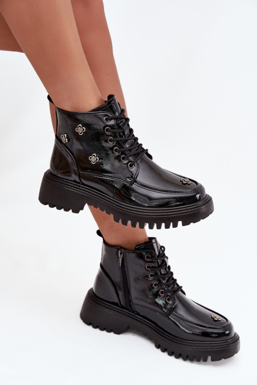 Piel calentamiento Botas de mujer con hermosos detalles con efecto barniz Artiker 57C0345 de color negro