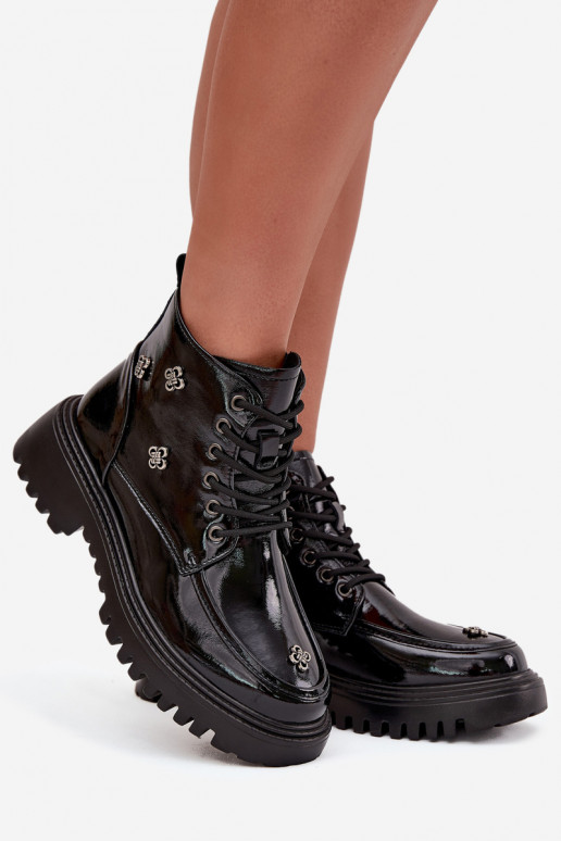 Piel calentamiento Botas de mujer con hermosos detalles con efecto barniz Artiker 57C0345 de color negro