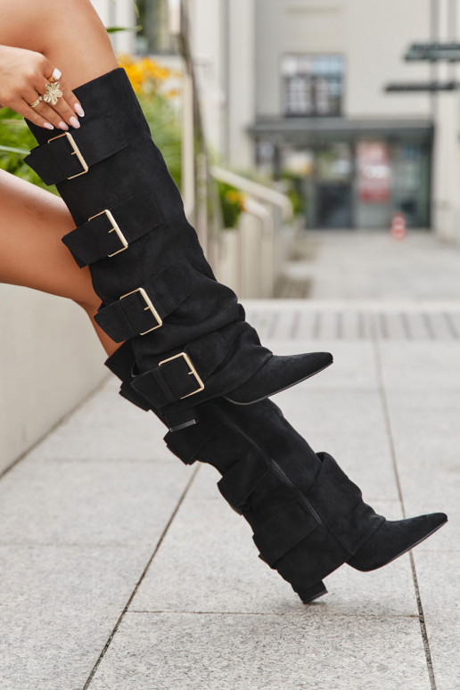 Botas altas de mujer con tacones, punta cosida y hebillas doradas de eco ante color negro Is Botas altas de mujer con tacones, punta cosida y hebillas doradas de eco ante color negro Is