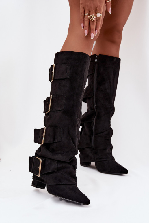 Botas altas de mujer con tacones, punta cosida y hebillas doradas de eco ante color negro Is Botas altas de mujer con tacones, punta cosida y hebillas doradas de eco ante color negro Is