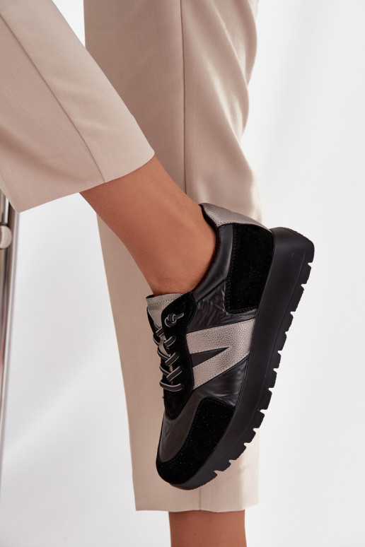 Zapatillas modelo zapatos. Femenino con una plataforma Vinceza 58561 de color negro