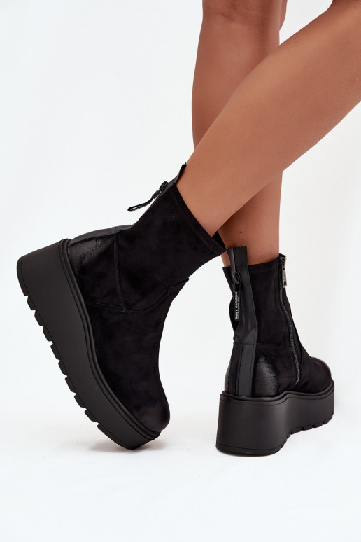 Botas de mujer con una plataforma calentamiento Vinceza 58596 de color negro