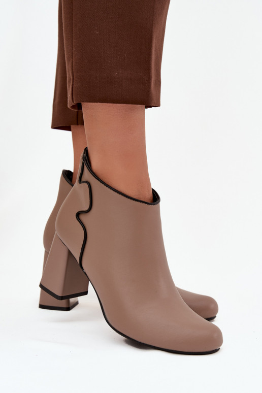 Piel Botas calentamiento con tacones beige Ivessara