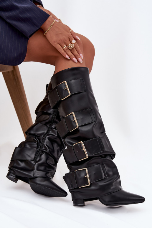 Botas altas de mujer con tacones, punta cosida y hebillas doradas color negro Isavelle Botas altas de mujer con tacones, punta cosida y hebillas doradas color negro Isavelle