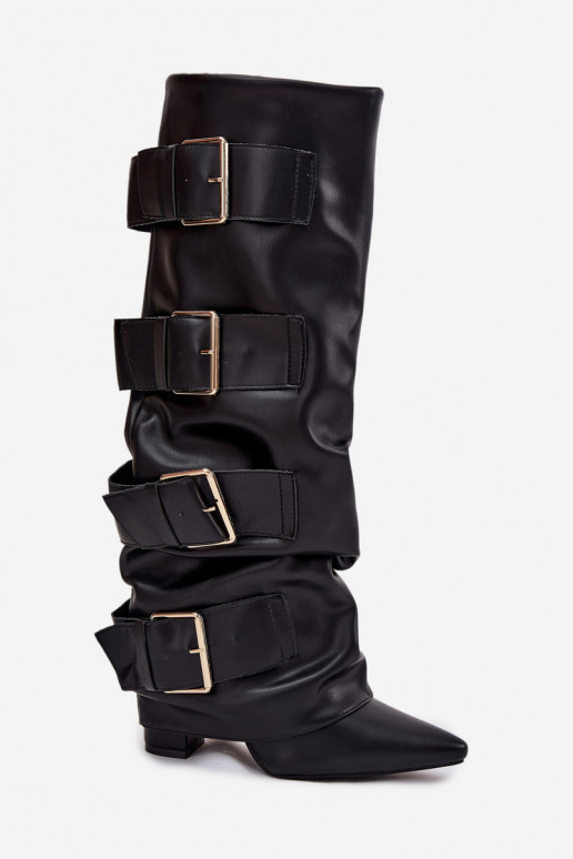 Botas altas de mujer con tacones, punta cosida y hebillas doradas color negro Isavelle Botas altas de mujer con tacones, punta cosida y hebillas doradas color negro Isavelle