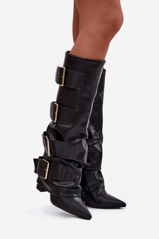 Botas altas de mujer con tacones, punta cosida y hebillas doradas color negro Isavelle Botas altas de mujer con tacones, punta cosida y hebillas doradas color negro Isavelle