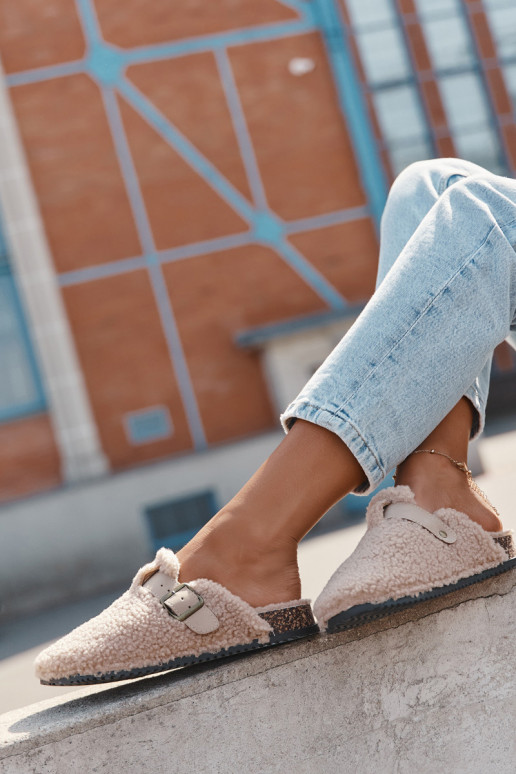 Zapatillas de mujer con pelo "Typu Baranek" color arena "Lorivine"