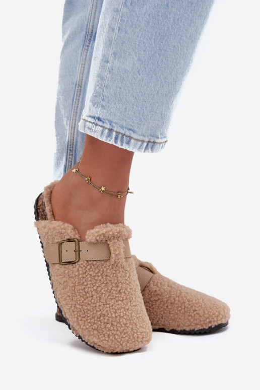 Zapatillas de mujer con pelo "Typu Baranek" color arena "Lorivine"