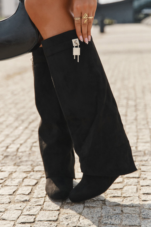 Botas largas de mujer con plataforma, tiras y detalles plateados, negras Korivelle Botas largas de mujer con plataforma, tiras y detalles plateados, negras Korivelle