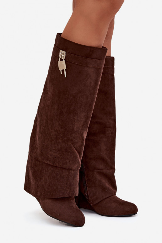 Botas largas de mujer en plataforma con tiras y detalles plateados color chocolate Korivelle