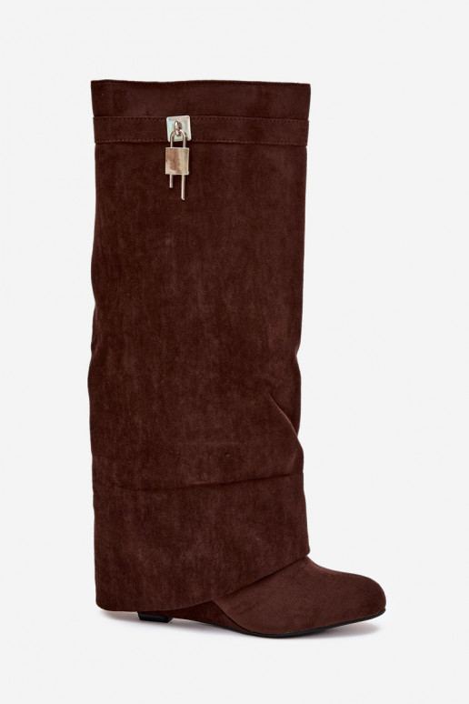 Botas largas de mujer en plataforma con tiras y detalles plateados color chocolate Korivelle