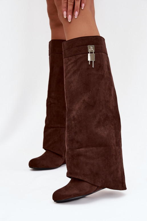 Botas largas de mujer en plataforma con tiras y detalles plateados color chocolate Korivelle