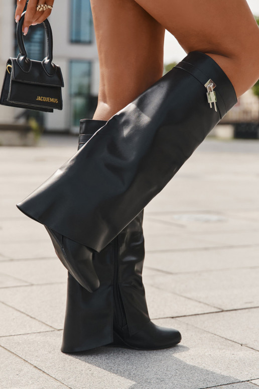 Botas largas de mujer en plataforma con tiras y detalles plateados de cuero ecológico color negro Korivelle