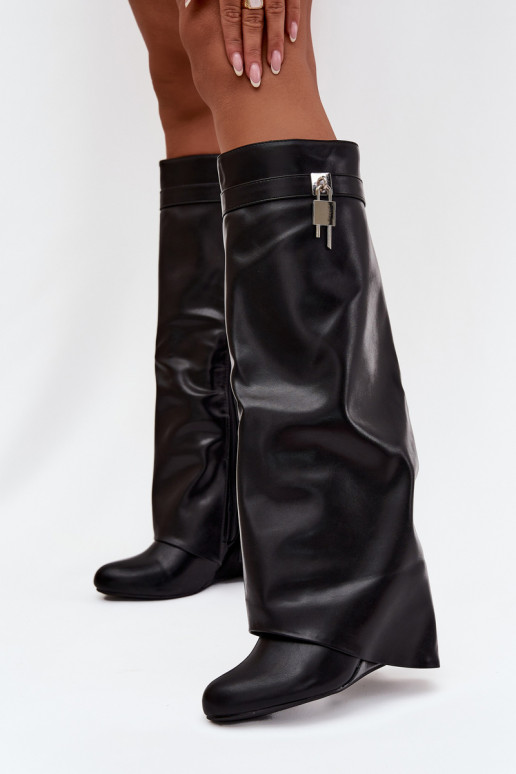 Botas largas de mujer en plataforma con tiras y detalles plateados de cuero ecológico color negro Korivelle