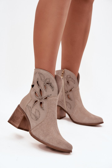 Botas de mujer con elementos caladosActivadoturalnego de gamuzau con tacones Zazoo 3690 beige 2