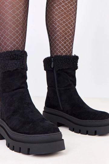 Czarne botki z futerkiem na...