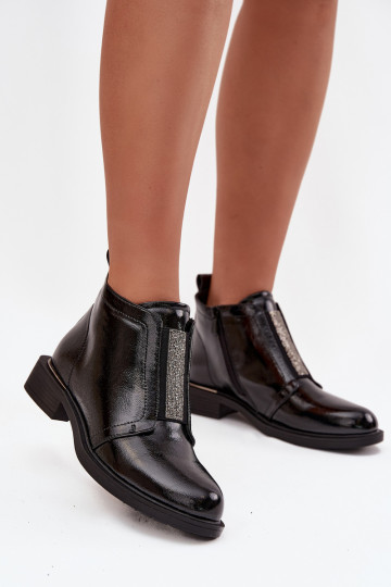 con efecto barniz calentamiento Botas de mujer En un tacón bajo S.Barski HY52-506 de color negro 2
