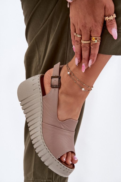 Sandalias de mujerActivadoturalnej Skóry en una cuña Artiker 54C0788 beige