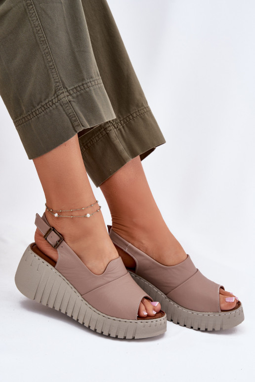 Sandalias de mujerActivadoturalnej Skóry en una cuña Artiker 54C0788 beige