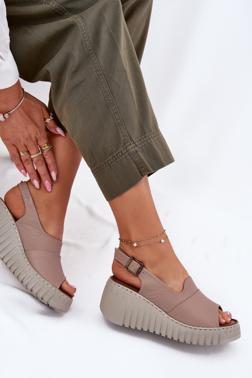 Sandalias de mujerActivadoturalnej Skóry en una cuña Artiker 54C0788 beige